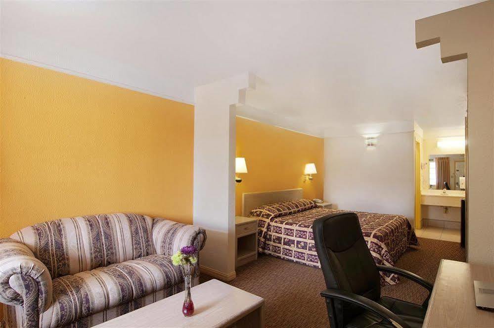Texas Inn & Suites Pharr/San Juan Extérieur photo